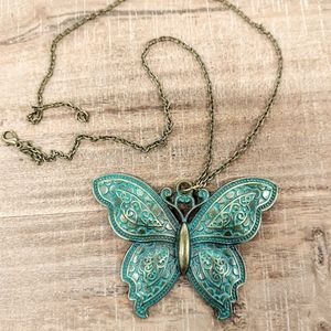 🔥2 for $16🔥 NEW Butterfly Pendant Statement Necklace